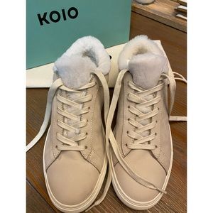 BRAND NEW Koio Capri with White Shearling